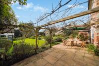 16th Century Manor House 6BR Private Grounds - Bed and Breakfast Londen