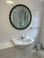Stylish 2-Bed Apartment with Parking - Ferienwohnung Cambridge