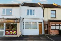 Central Gosport Group Townhouse with Dedicated Workspace, Sleeps 9 - Chambres d’hôtes Brockhurst