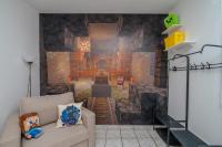 Steps from the Beach! Geek Themed Condo - Chambres d’hôtes Santos