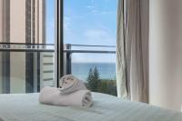 Modern 2BR Apartment with Ocean Views Broadbeach - B&B Gold Coast
