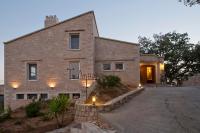 Stone Built Private villa Limeri with pool, BBQ & Shaded Patio - B&B