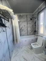 Lit Simple dans Dortoir Mixte