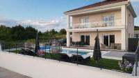 Entire Vacation Home - Heated Pool,Jacuzzi & Sauna - B&B Grimalda