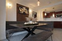 Sandbanks Stay, sleeps 12, beach, outdoor bbq, parking - B&B Bournemouth