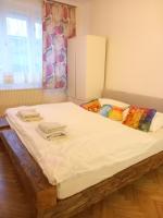 Stylish studio near Jezerka park - B&B Prague