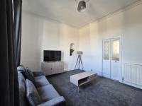 Modern Top Floor 2BR apartment - B&B Montrose