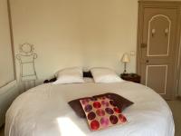 Camera Matrimoniale con Vista Giardino