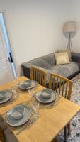 Cosy 3-Bedroom Flat - heart of Chamberlayne Rd - B&B Londra