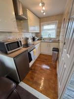 179, Two bed chalet on Sund0wner Holiday Park - Sleeps 4, free WiFi, sorry no pets - entertainment options close by - B&B Hemsby