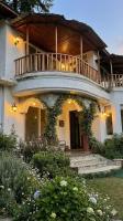 Miraya by ARK, A Mountain Cottage & Artist's Abode - Ferienwohnung Bhimtal