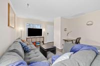 Cozy 2BR - Condo -Near Zoo - Fast WiFi -Garage - B&B Fort Wayne