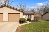 Cozy 2BR - Condo -Near Zoo - Fast WiFi -Garage - B&B Fort Wayne