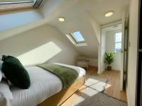 Stylish 1-Bed Apartment with Reading Nook - Chambres d’hôtes Canterbury