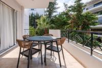 Agia Paraskevi 3BR Courtyard Apartment by UPSTREET - B&B Atene