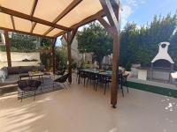 BugenVila , Central 3BR Home with Garden & BBQ - B&B Novalja