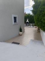 BugenVila , Central 3BR Home with Garden & BBQ - B&B Novalja