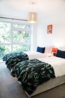 The Prestwich Pad by House Of Josef - Chambres d'hôtes Manchester