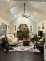 Charming Rustic Stone Cottage - B&B Middletown