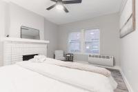 Pet-Friendly 2BR Near Edgewater with Parking - B&B Lakewood