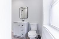 Pet-Friendly 2BR Near Edgewater with Parking - Chambres d'hôtes Lakewood