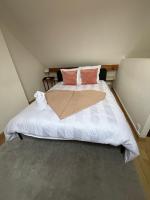 Homewood - entire property for 6 people - 4 adults maximum - in village 10 min from Disneyland Paris & TGV RER A - B&B Montry