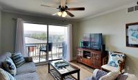 Vibrant gulf condo with pool and beach access - Bed and Breakfast Pensacola Beach