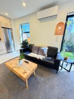 Central 2 Bedroom Townhouse with Private Yard - B&B Christchurch
