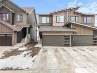 Cochrane 3BR Home with Mountain Views – 2 King Beds, Central AC, Double Garage - B&B Cochrane