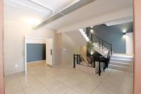 Central Studio Apartment mins to Sandton City , Melrose Arch & Rosebank with Gym, Pool, Private Patio and Self Check - In - Chambres d'hôtes Johannesbourg