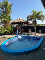 Moderne woning met privé zwembad en airco - Chambres d’hôtes Paramaribo