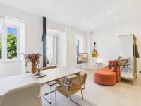 Cozy 1BR w/ AC & Shared Garden – Almada | By Airnest - B&B Almada