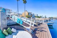 Stunning Bayfront Home with Epic Dock on Peninsula - B&B Newport Beach