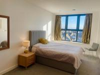 Top-end penthouse with sea views and free parking - Chambres d'hôtes Ramsgate