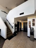 Luxury Room - Queen Bed, Pool & Putting Green - B&B Gilbert