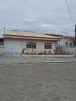 casa espacosa a 100 metros da praia do sonho - B&B Palhoça