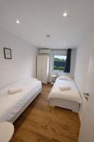 Modern Bungalow Kastel - Bed and Breakfast Wiesbaden