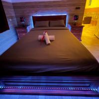 Fantastic Villa -A Peaceful, Art-Inspired Retreat with AC, Fast WiFi & Free Private Parking in Erfoud -Your Gateway to Merzouga Dunes - Chambres d’hôtes Arfoud