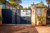 Mazet - Plage de la Nartelle à 200M- Piscine au sel -Terrasse- parking - BBQ- Séjour calme & détente draps inclus- Check-in 20h maximum - Chambres d'hôtes Sainte-Maxime