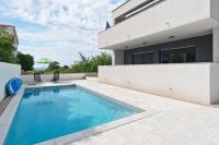 Premium Apartment Obatnice with Pool - Bed and Breakfast Povljana