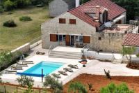 Villa Demare with Heated Pool, Free EVC Station - Ferienwohnung Lovinac