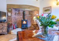 Holly Cottage - Charming Retreat in Coalbrookdale - Pass the Keys - B&B Telford