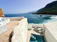 Casa Riva, Villa with Pool overlooking the Sea - Chambres d'hôtes Las Aguas