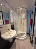 Holt Double or Twin Room with Private Bathroom