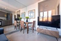 The Luxe One-Bed Escape - CHRL F17 - Bed and Breakfast Reading