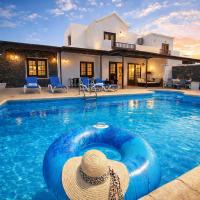 VillaBlanca Mar Private Pool in a Charming Retreat of Serenity - Chambres d’hôtes Playa Blanca