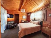 Secluded room with a spa bath on a private terrace - B&B Rotorua