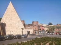Maison Piramide - B&B Roma
