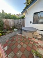 PNW Studio Getaway for Couples with Hot Tub - Bed and Breakfast Port Angeles