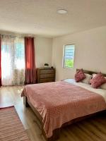 Cabana de sub deal Valea Doftanei - B&B Trăisteni
